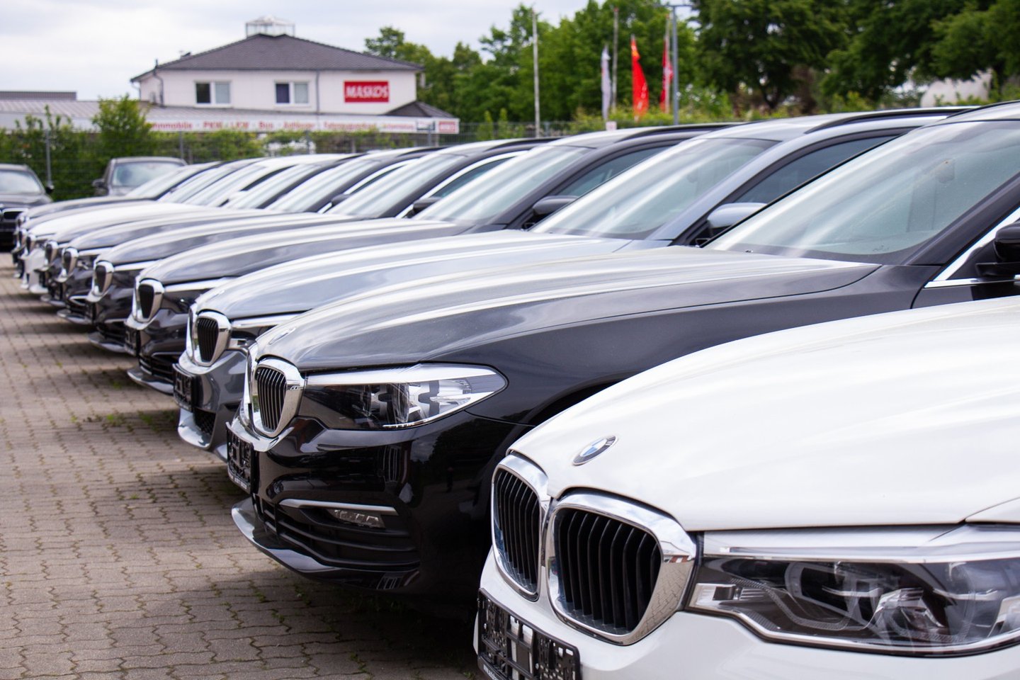 Reihe von BMW Gebrauchtwagen bei Autohaus Peine